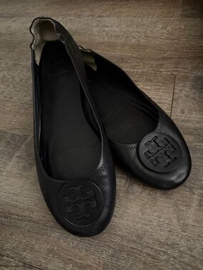 Tory Burch Black Logo Round-Toe Leather Ballet Flats
